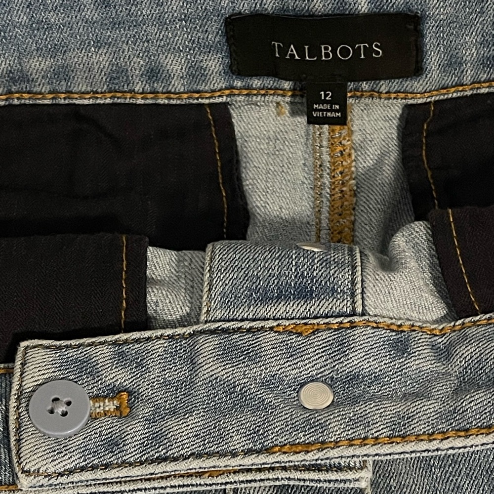 Talbots Stylish Denim Button-Front Skirt. Size 12 in like new condition. - Picture 6 of 9
